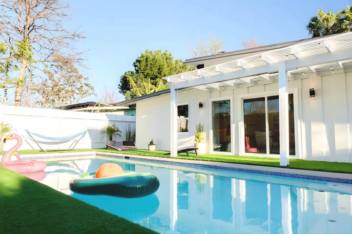 Modern Pool House I 4Beds I Spa I Game Room gallery image 2