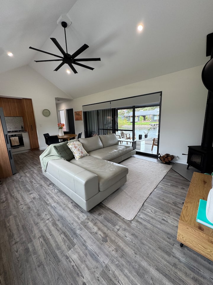 Timber And Tides Guesthouse - Middleton Beach, Western Australia