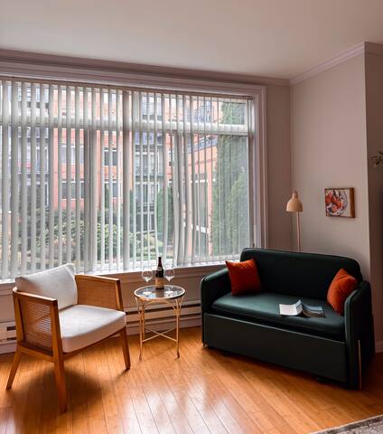 Waterfront | Steps to Pike Place | Free Parking gallery image 5