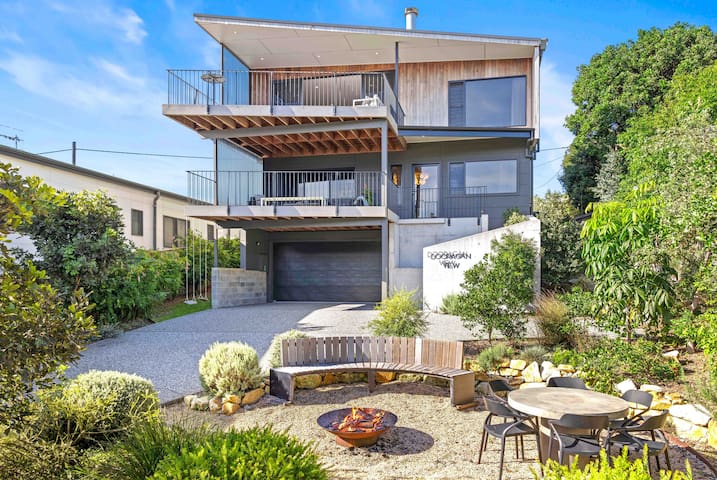 Dooragan Executive Beach House – Dunbogan