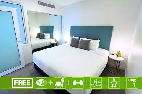 Modern 2BR with Balcony Overlooking The Gabba