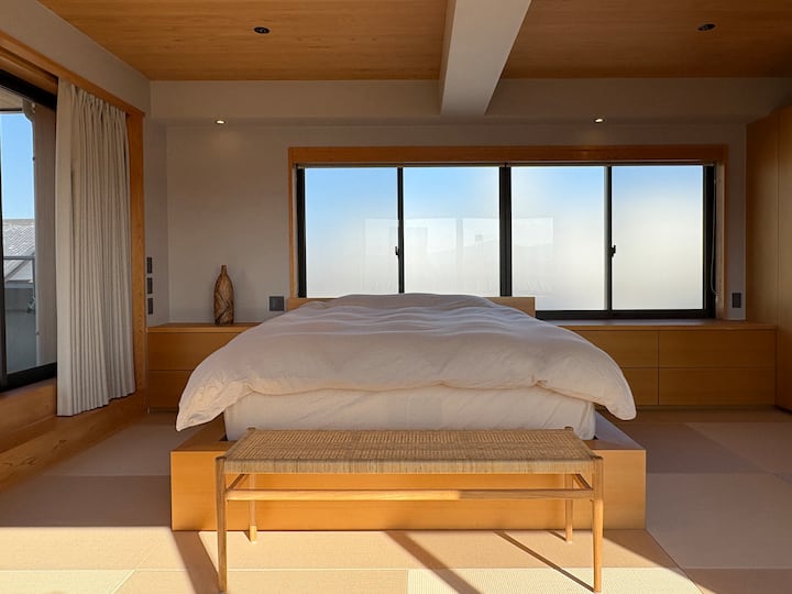 Simmons premium queen mattress and Kyoto made down feather pillows and comforter.