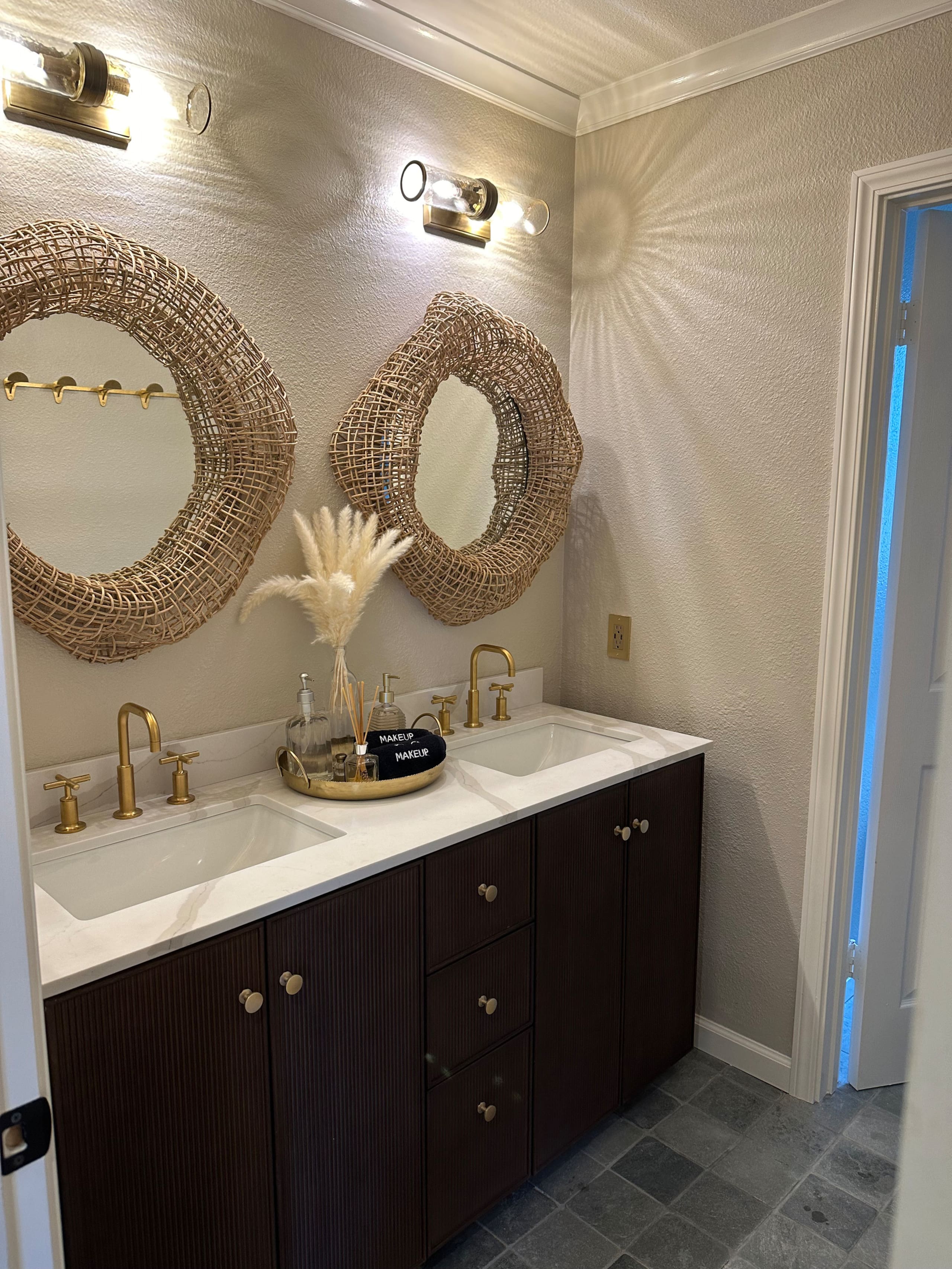Home in South San Francisco · ★4.94 · 4 bedrooms · 4 beds · 3 private baths - Image 17