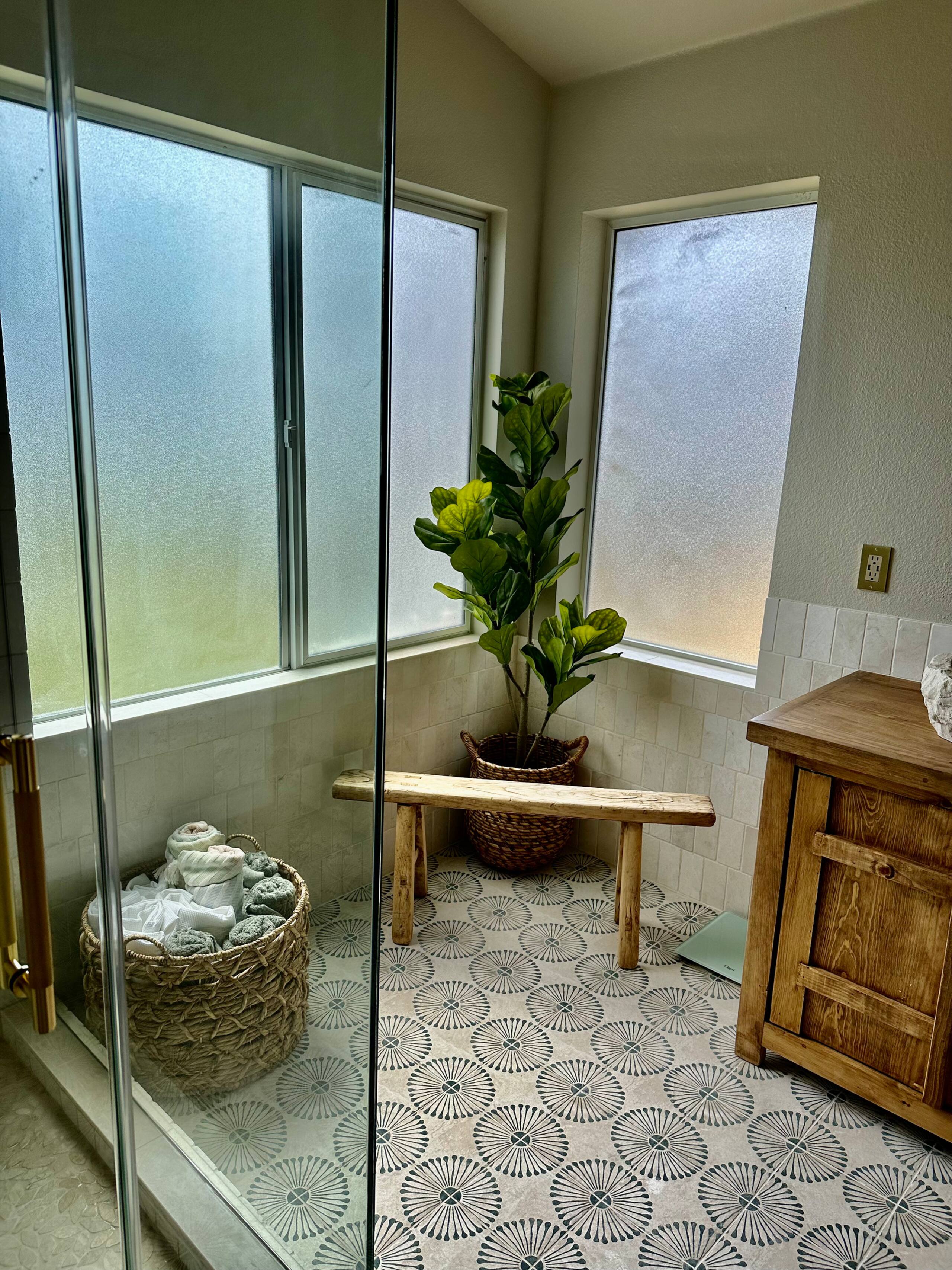 Home in South San Francisco · ★4.94 · 4 bedrooms · 4 beds · 3 private baths - Image 15