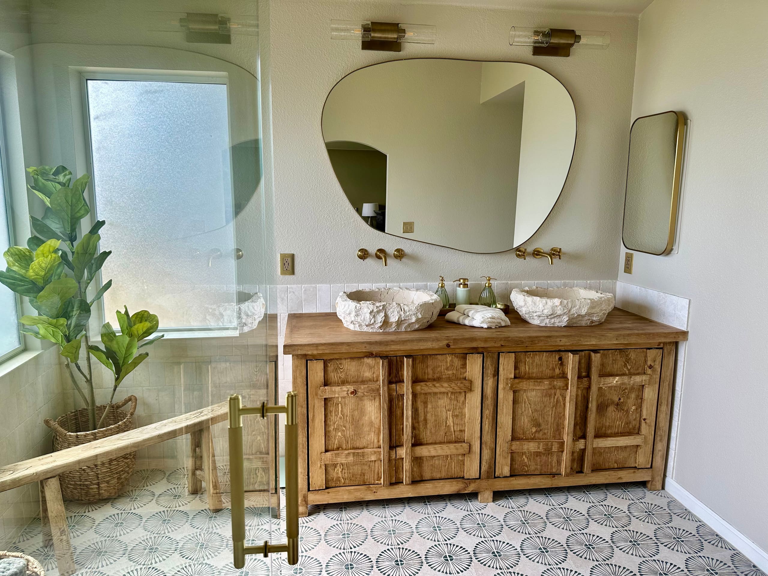 Home in South San Francisco · ★4.94 · 4 bedrooms · 4 beds · 3 private baths - Image 13