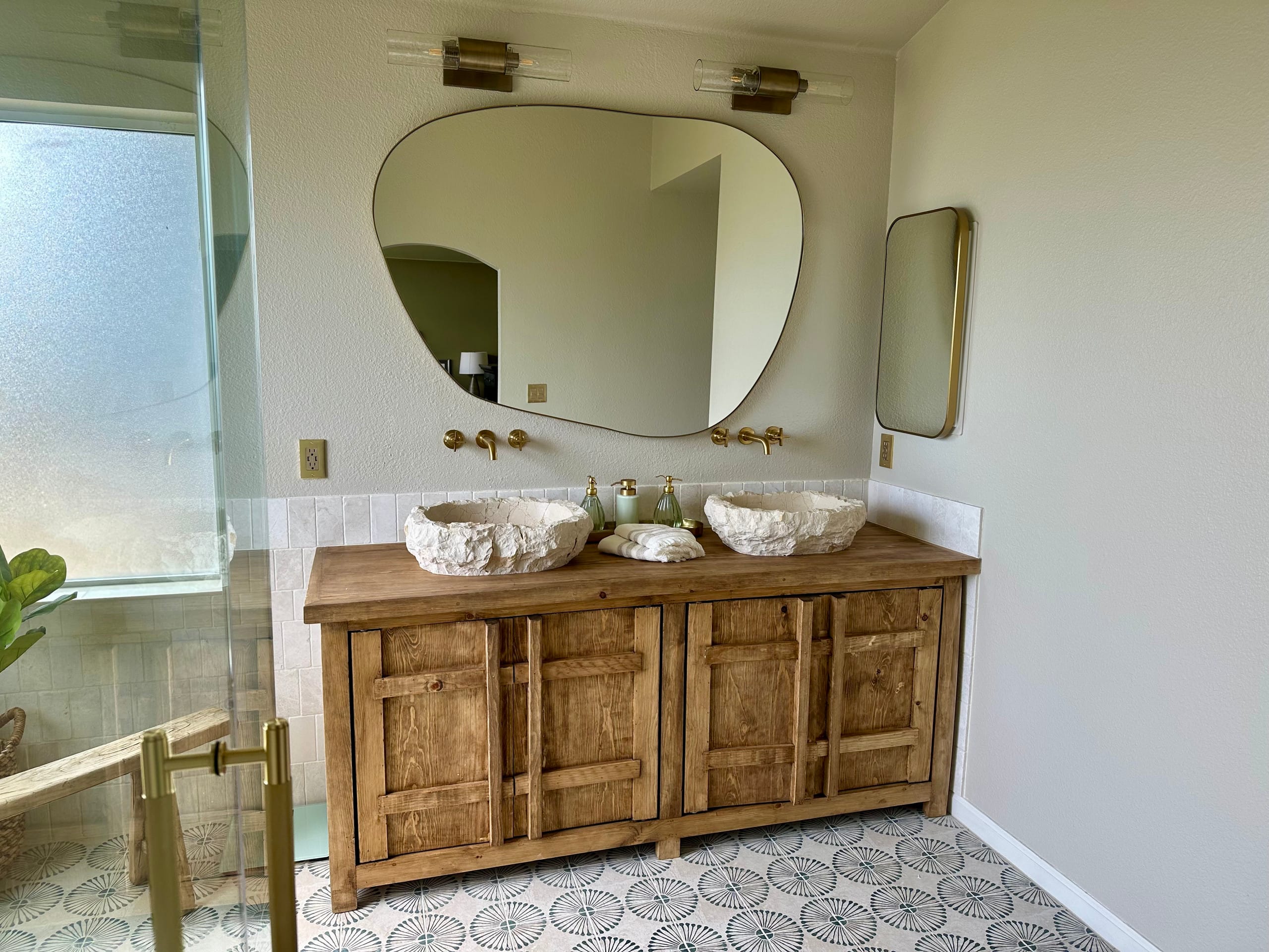 Home in South San Francisco · ★4.94 · 4 bedrooms · 4 beds · 3 private baths - Image 16
