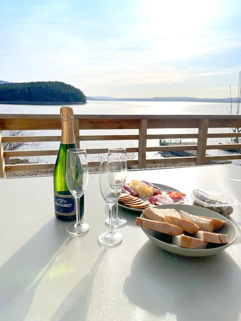 The Sunflower - Lake Side Cabin