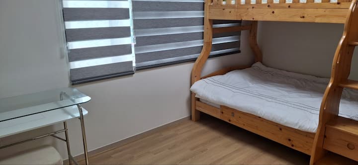 يمكن استخدام الطابق الثاني من قبل شخص واحد (بدون حصيرة كهربائية)
يمكن أن ينام في الطابق الأول شخصين بما في ذلك الأطفال (حصيرة تسخين الماء الساخن الفردية)
مجموعة شاحن الهاتف المحمول
يمكن لشخص واحد استخدام الطابق الثاني (لا توجد حصيرة كهربائية)
في الطابق الأول، يمكن لشخصين بما في ذلك طفل النوم (حصيرة تسخين فردية للماء الساخن)
مجموعة شاحن الهاتف