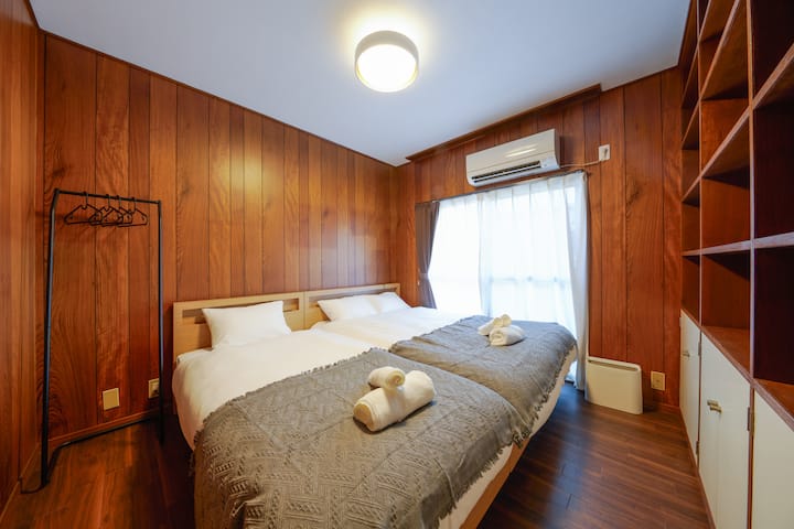 ห้องนอน 3: เตียงคู่ 1 หลังและเตียงเดี่ยว 1 หลัง