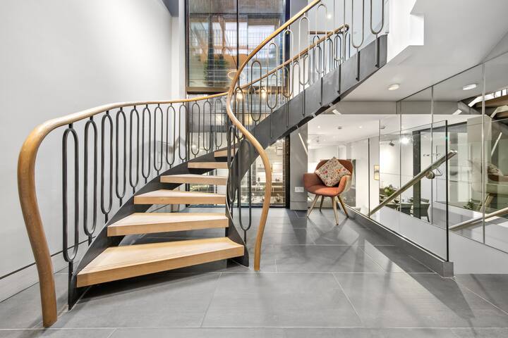 The luxurious Chelsea Villa gallery image 5