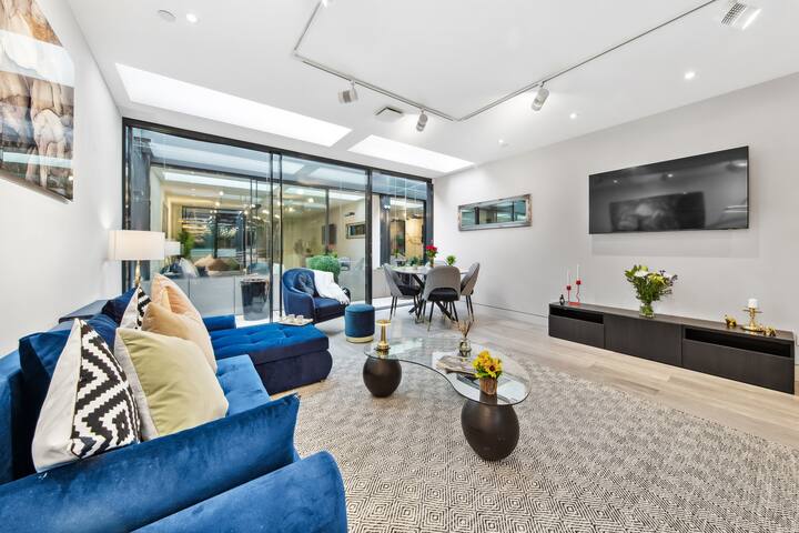 The luxurious Chelsea Villa gallery image 2