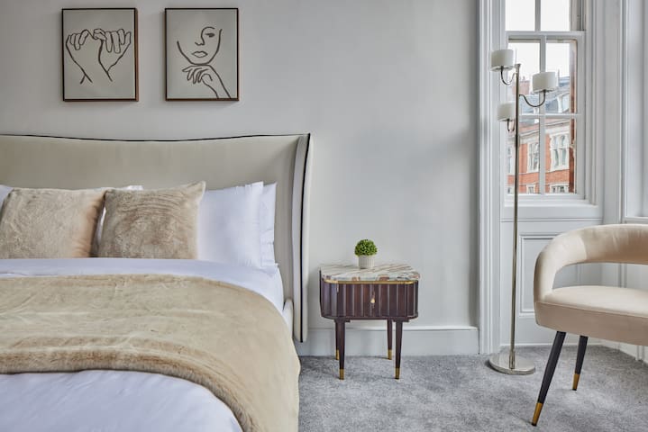 Mayfair’s Finest | Classically British | Luxury gallery image 2