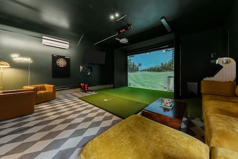 6BR w/ Golf Sim Putting Green Hot Tub Sauna Games