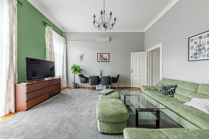 Maison Lumière – Comfy Buda Retreat Ac + Balcony - 布達佩斯