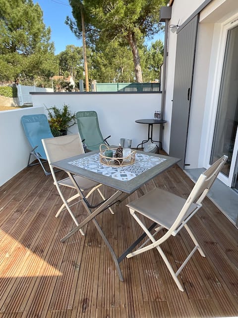Successful Airbnb property: La Pomme de pin Studio Air-conditioned with courtyard in La Tranche Sur Mer