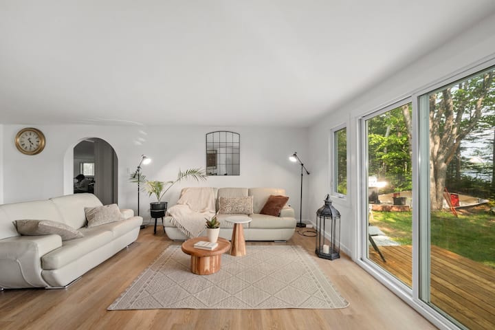 Lakeside Cottage - Nest By The Lake - Halifax - Nova Scotia