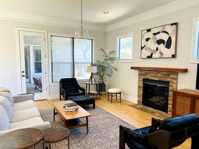 Gorgeous Central Austin Home near UT & Downtown gallery image 3