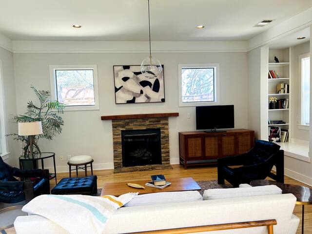 Gorgeous Central Austin Home near UT & Downtown gallery image 4