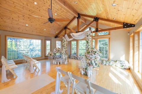 Luxe Farm House for Weddings & Events Pool HotTub