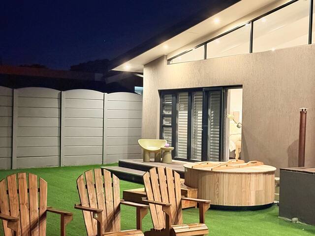 Comfort Cove. gallery image 5