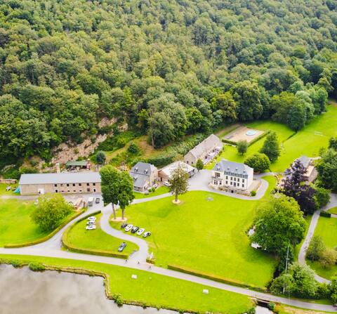 Rustic and private home, for 6 guests in the woods