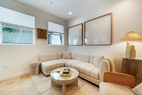 Top Airbnb: Miami Beach NEW! Apt Steps to Beach/Dining in Miami Beach