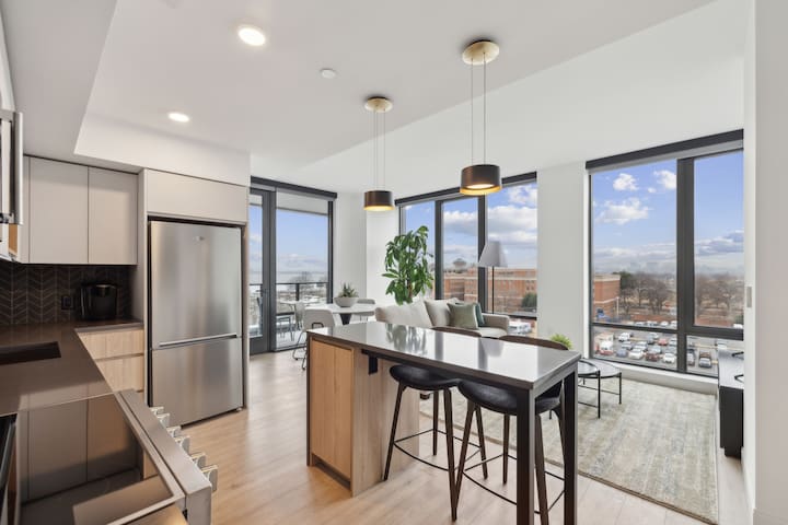 2 BDRM Apt + Balcony | Navy Yard – Buzzard Point