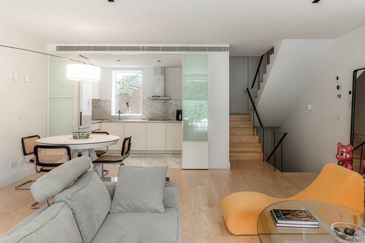 The House – private garden and park gallery image 2