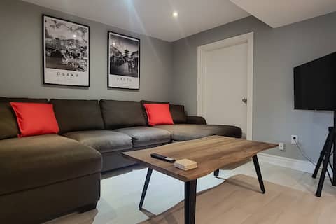 Popular Airbnb listing: Executive Stay | Port Credit/Tor in Lakeview