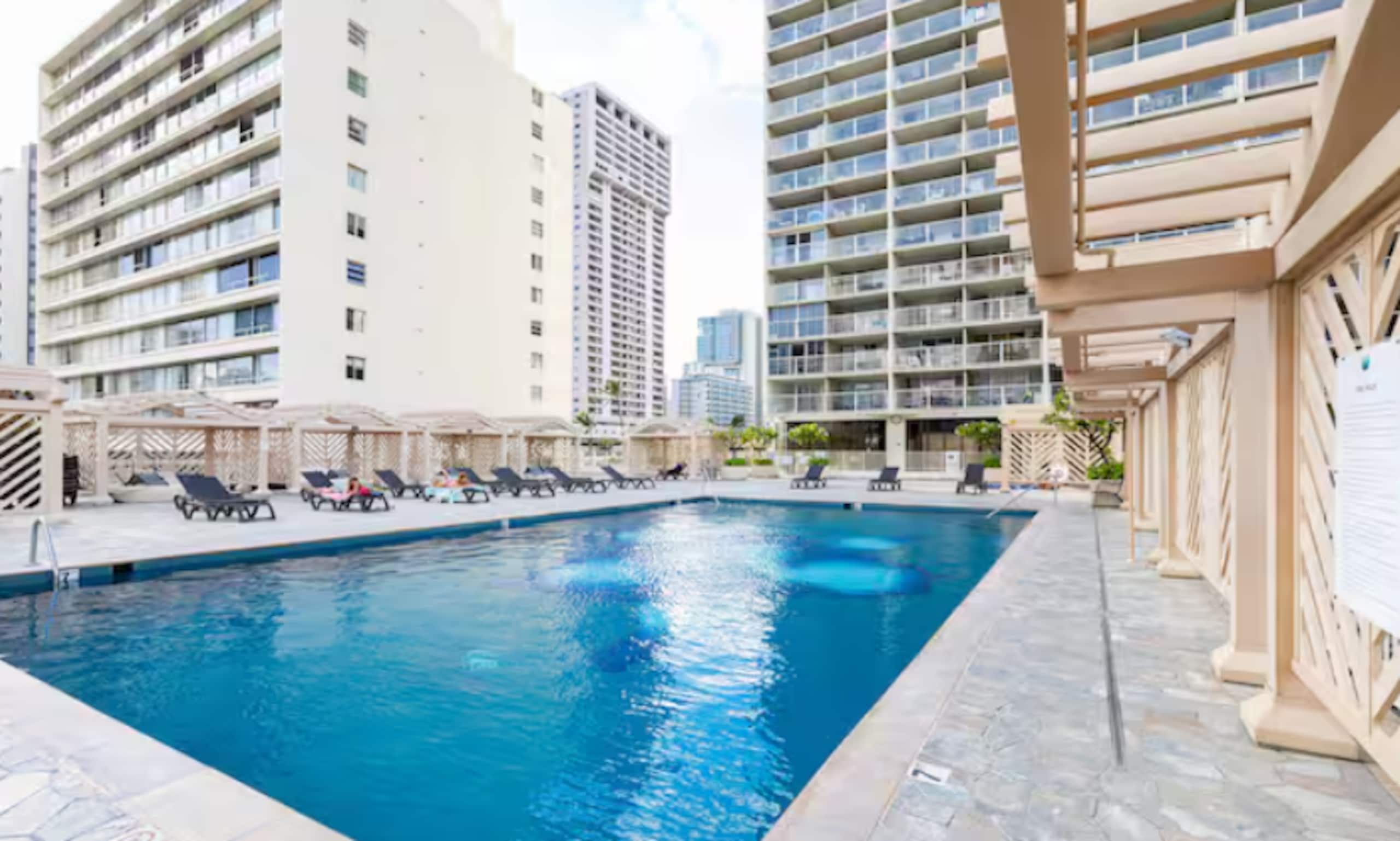 Condo in Honolulu · ★4.82 · Studio · 2 beds · 1 bath - Image 15