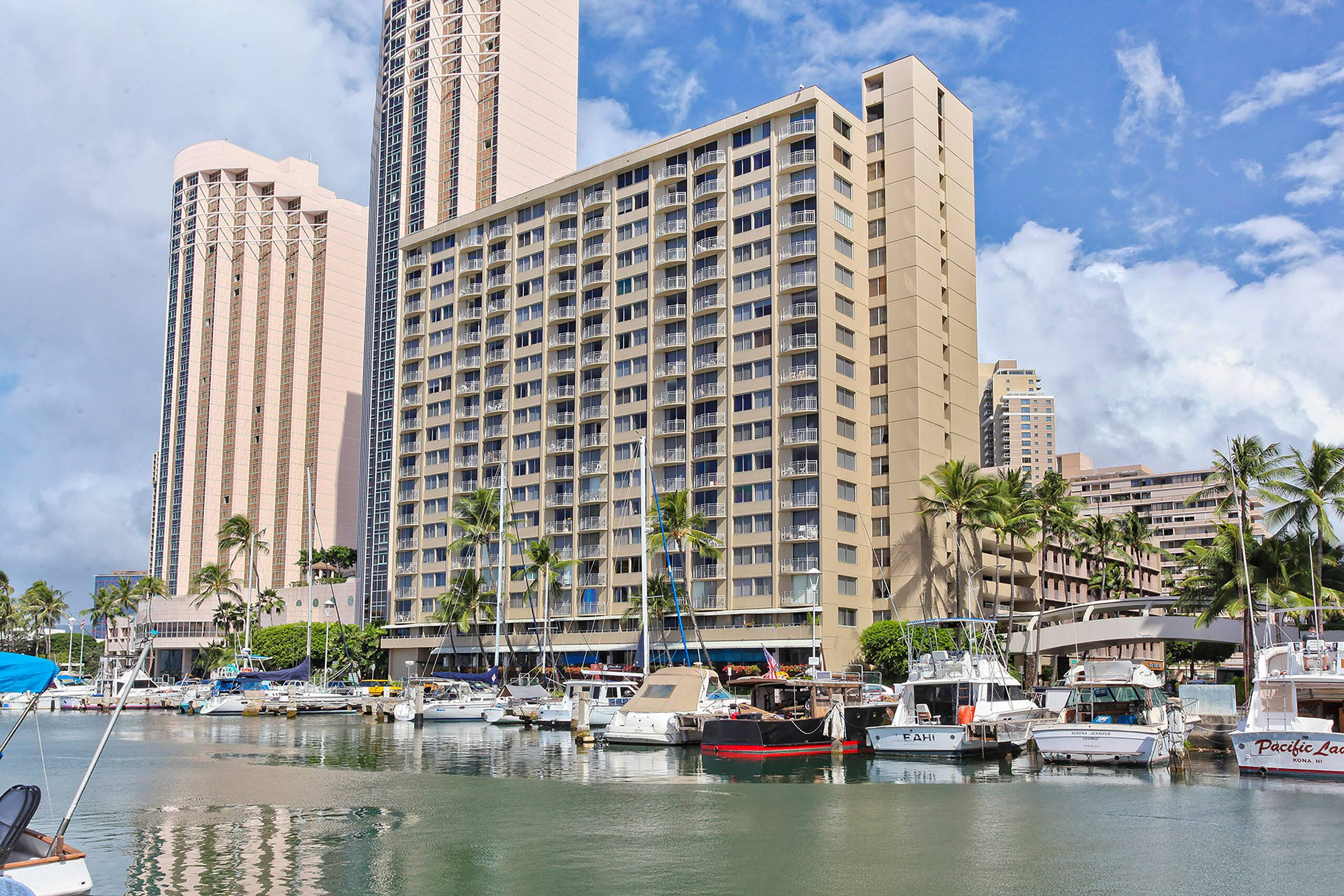 Condo in Honolulu · ★4.78 · Studio · 2 beds · 1 bath - Image 18