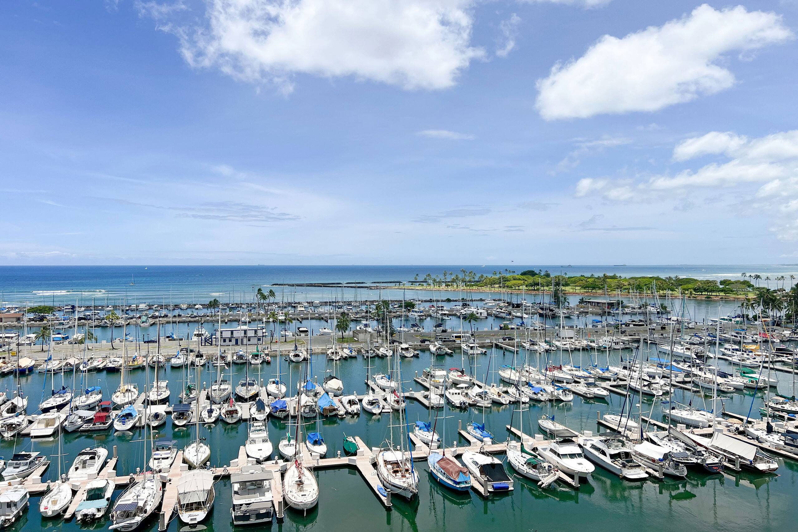 Condo in Honolulu · ★4.78 · Studio · 2 beds · 1 bath - Image 24