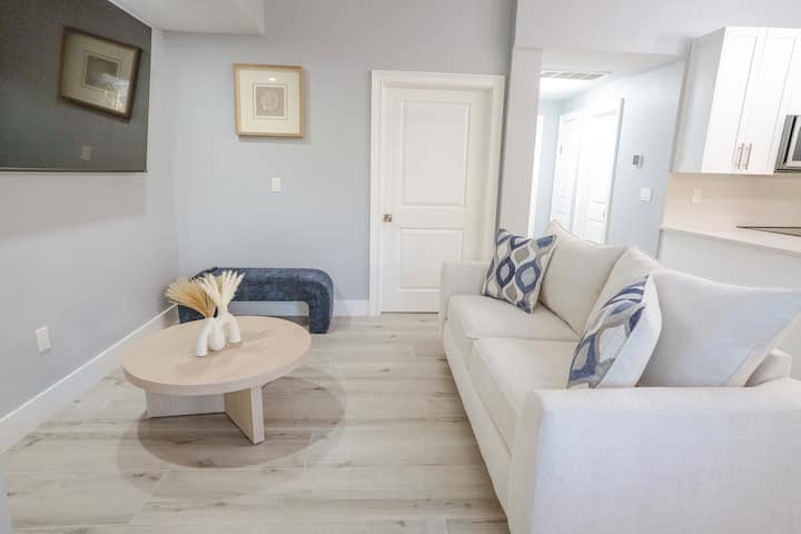 Largo Palms Duplex-2br/2ba + Heated Pool Unit A - Largo, FL