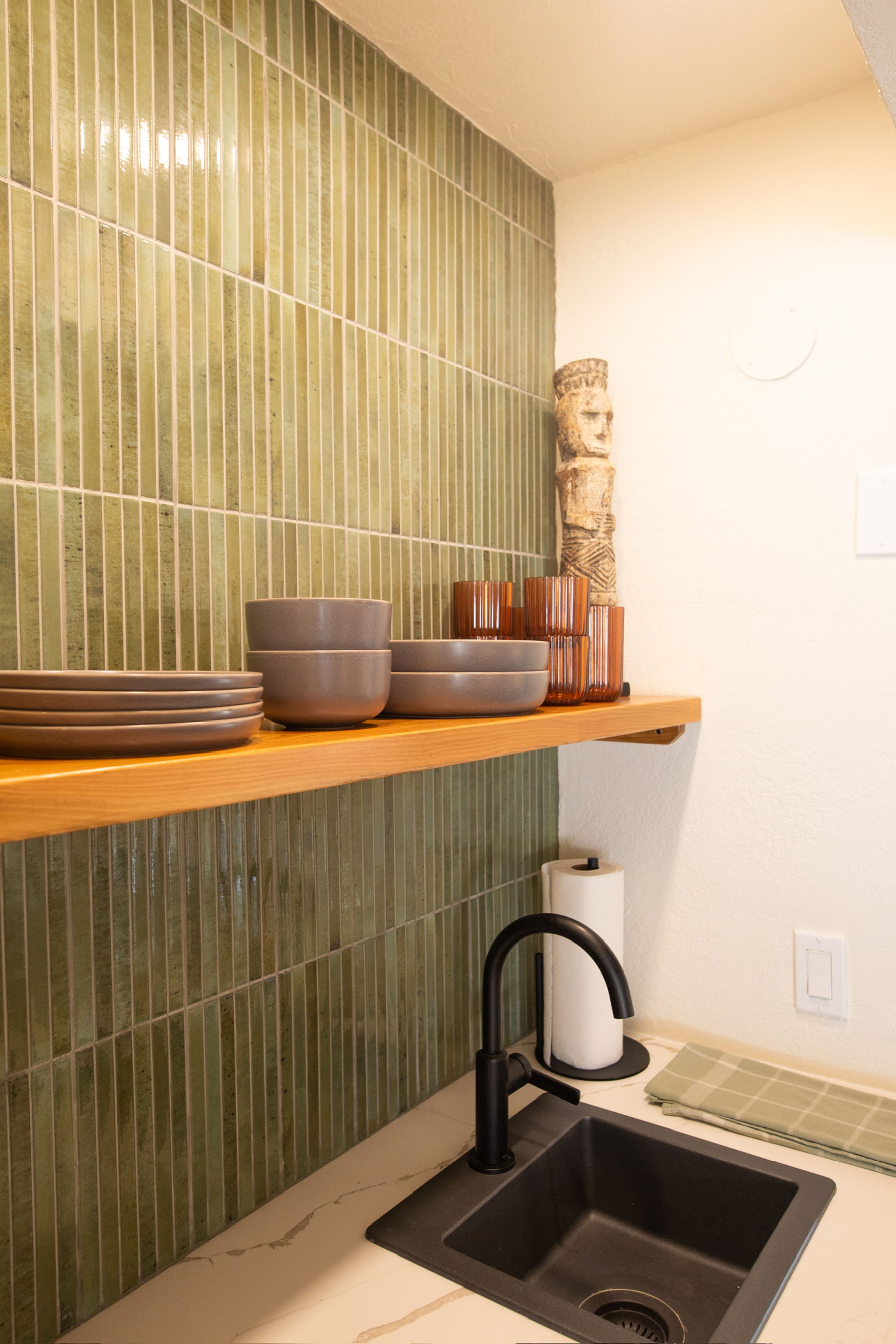 *NEW AC* Remodeled Studio w/ Kitchenette - Photo 6