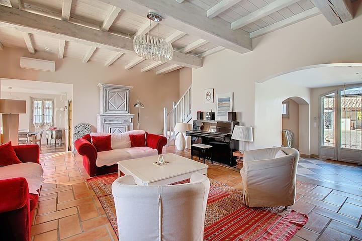 Mas Avec Piscine • 4 Ch • Jardin 2200 M²• Alpilles - Paradou