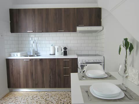 Top Airbnb: Walk to Acropolis of Athens, 15-min | Metro nearby in ΝΕΟΣ ΚΟΣΜΟΣ