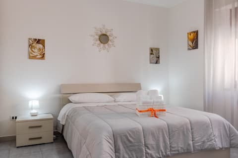 Apartment with free street parking