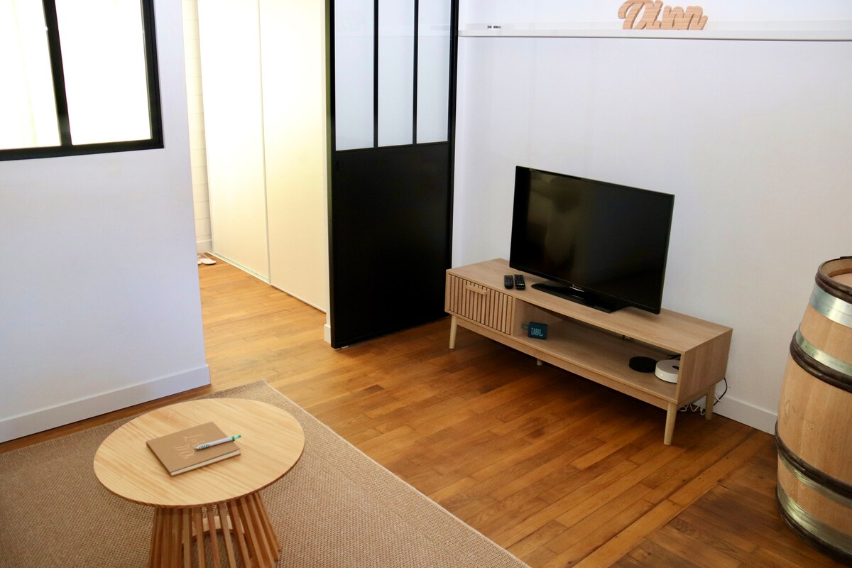 Propriété Airbnb réussie: QUAI des DUCS opposite the station with garden à Les Perrières