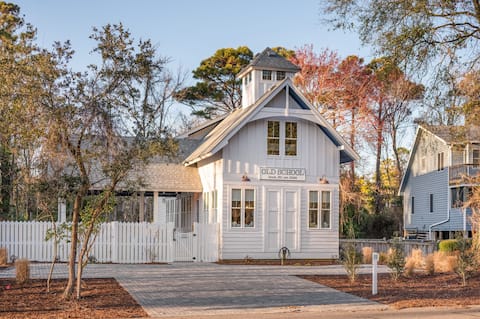 Old School -Brand New 3BR w/ Pool in Heart of Duck