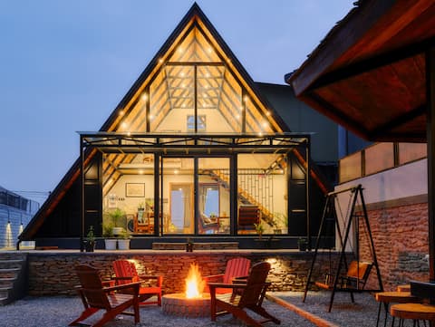 Hilltop Villa, Mountain & City Views/Pool, Decks