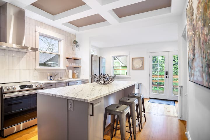 Best Area + Beautiful Yard + AC + Oregon Design