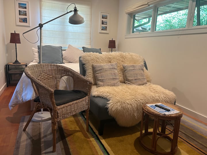 Studio Cedar Guest Cottage - Duncan