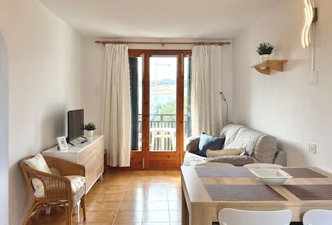 Attractive apartment with pool 250 meters from the sea