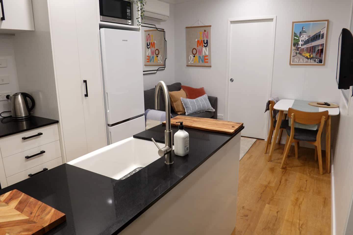 Tiny House - 750m To Mission Estate Winery! 2