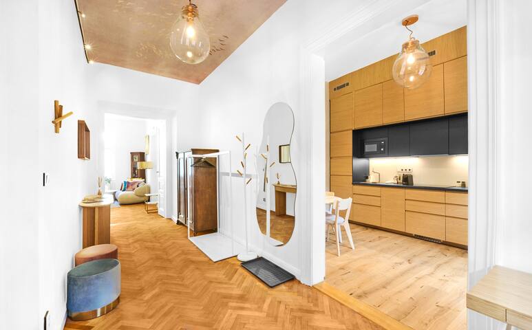 Chic 2 Bedroom Old Town Square Retreat gallery image 3