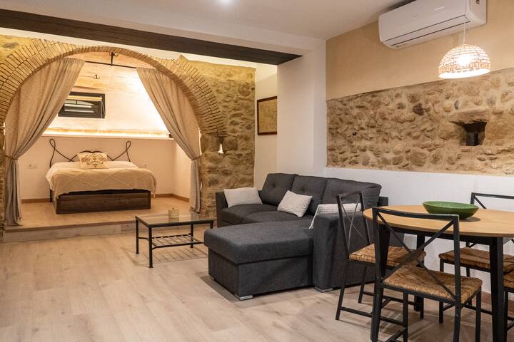 Loft Romántico Empordà: Arco Medieval Y Piedra - Figueres