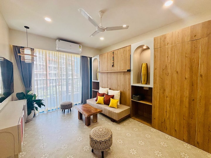 Stylish 1bhk | Candolim Beach | Pool+wifi+ac - Goa