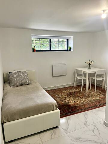 Entire home with 1 bedrooms in Besancon - Studio cosy à 2 min de Micropolis + CHU Minjoz