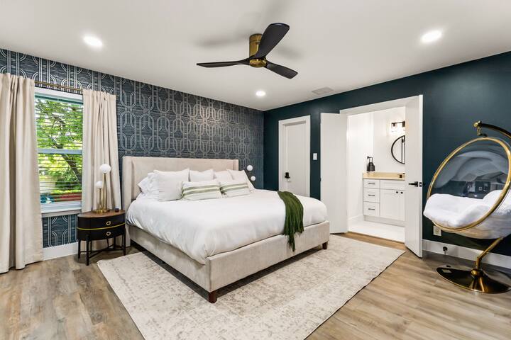 Sauna, Cowboy Pool, Vanity Room, Huge Patio, Wi-Fi gallery image 5