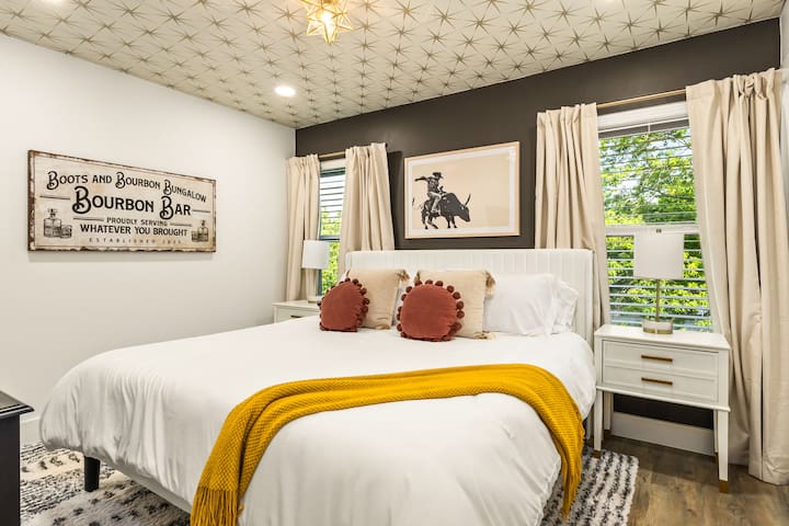 Sauna, Cowboy Pool, Vanity Room, Huge Patio, Wi-Fi gallery image 3